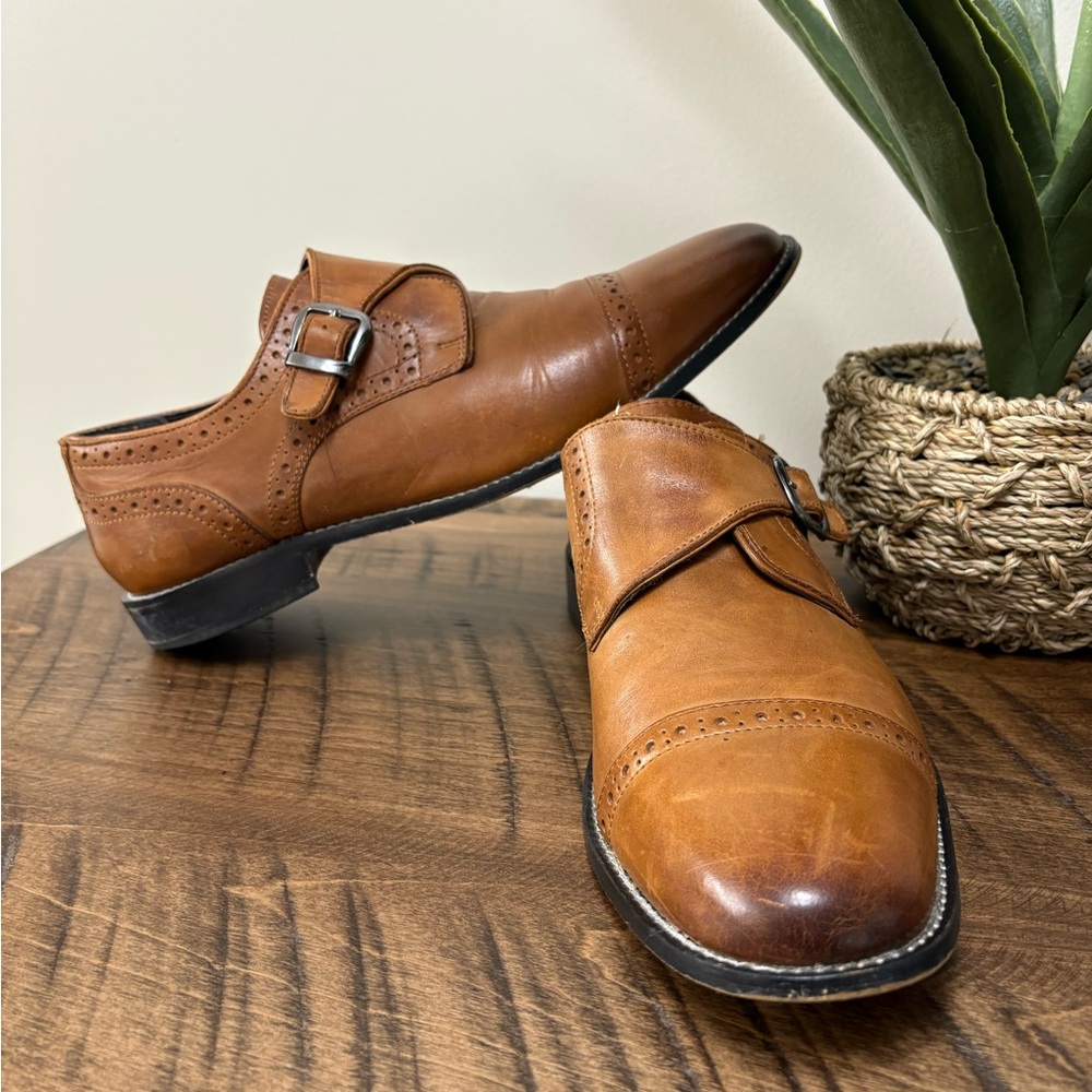 11.5 Nunnbush single buckle leather upper dress shoes.